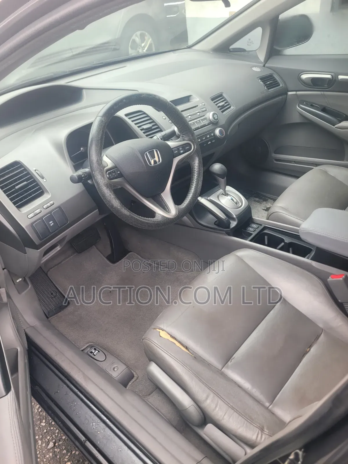 Honda Civic 1.8 5 Door Automatic 2011 Gray
