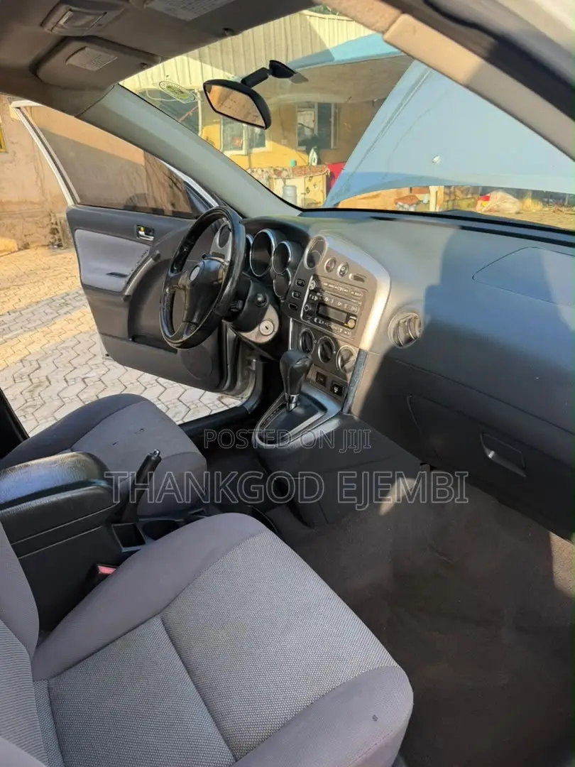 Toyota Matrix Hatchback FWD (1.8L 4cyl 5M) 2005 Silver