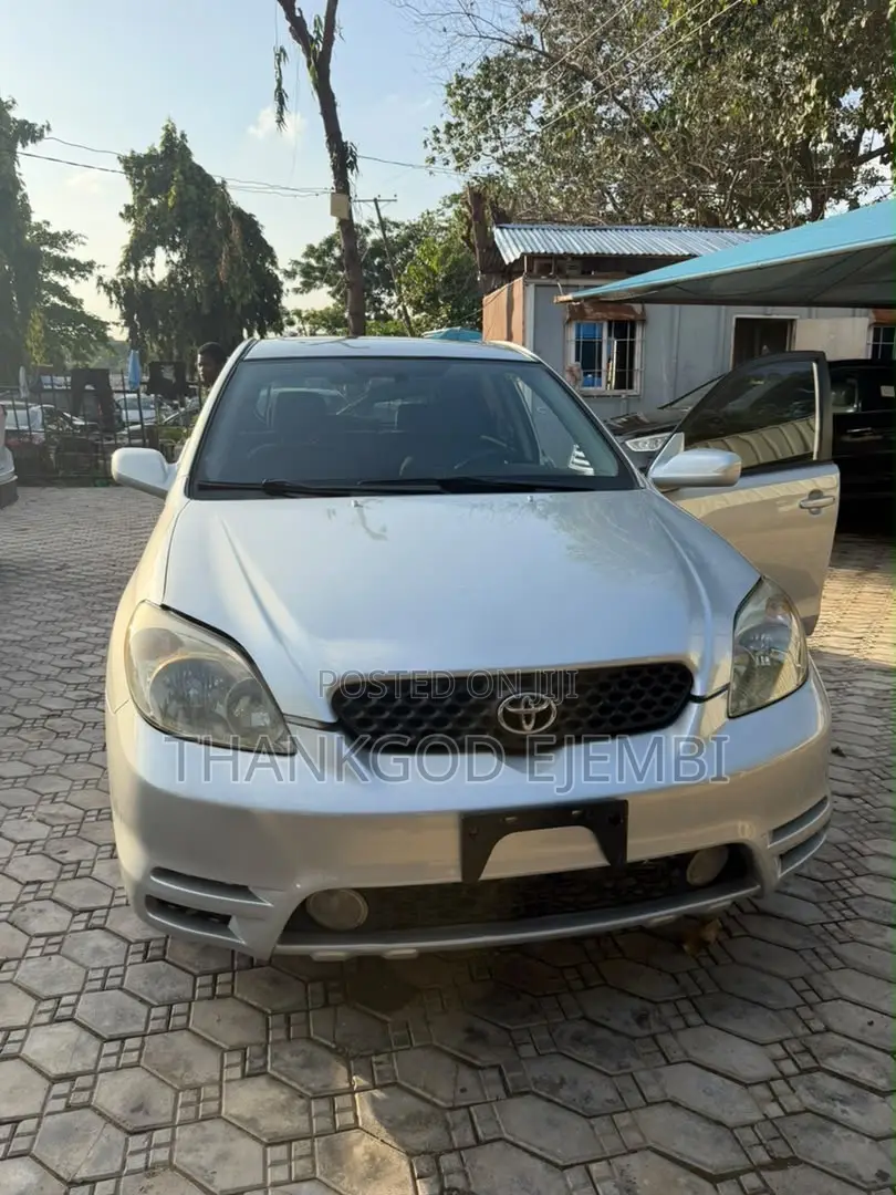 Toyota Matrix Hatchback FWD (1.8L 4cyl 5M) 2005 Silver