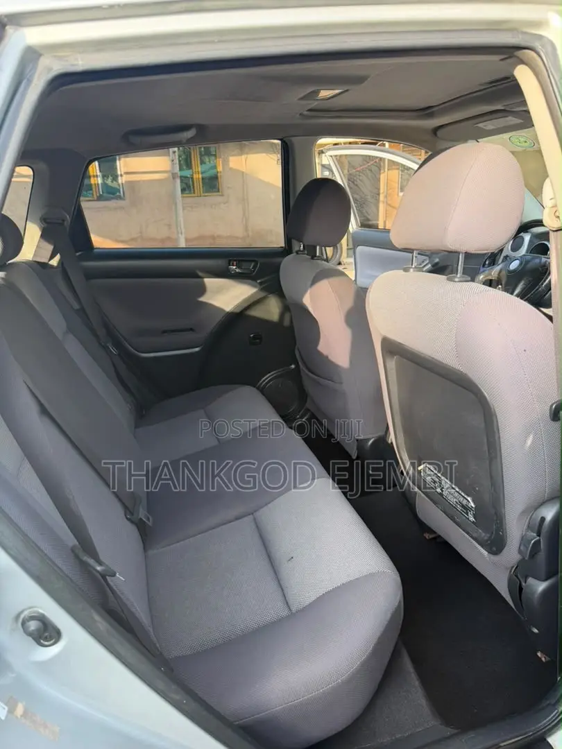Toyota Matrix Hatchback FWD (1.8L 4cyl 5M) 2005 Silver