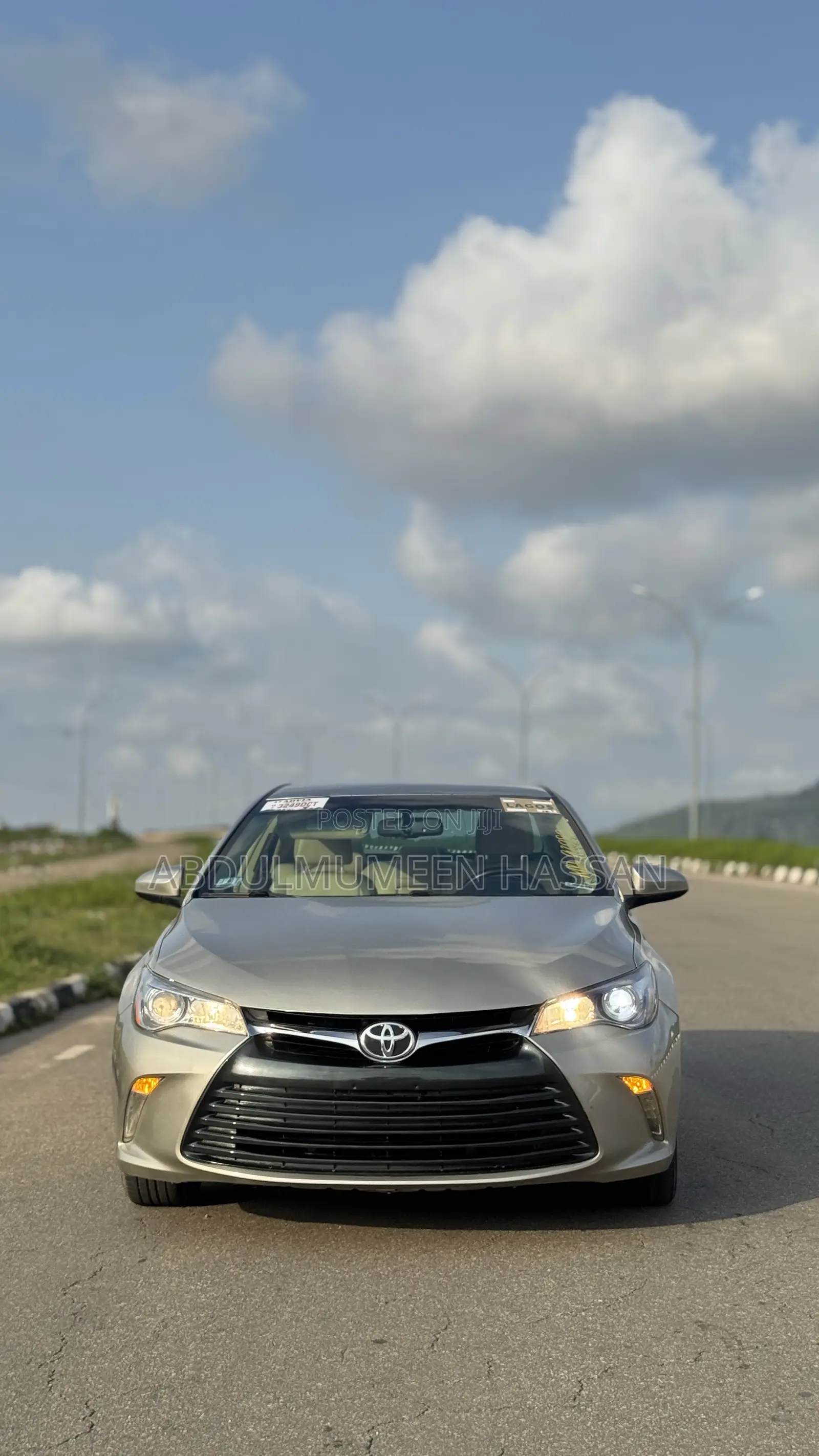 Toyota Camry XLE 4dr Sedan (2.5L 4cyl 6A) 2016 Gold