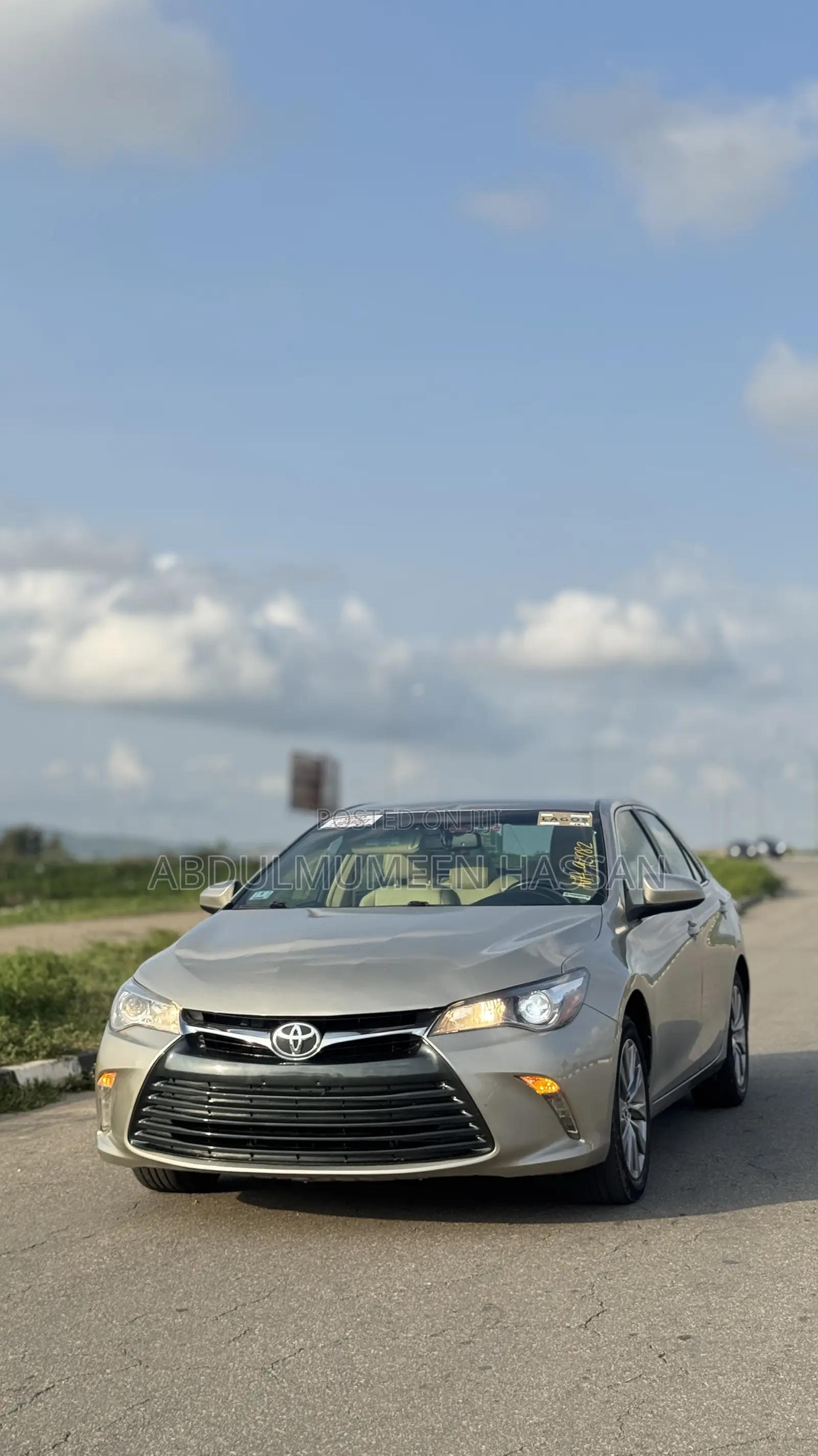 Toyota Camry XLE 4dr Sedan (2.5L 4cyl 6A) 2016 Gold