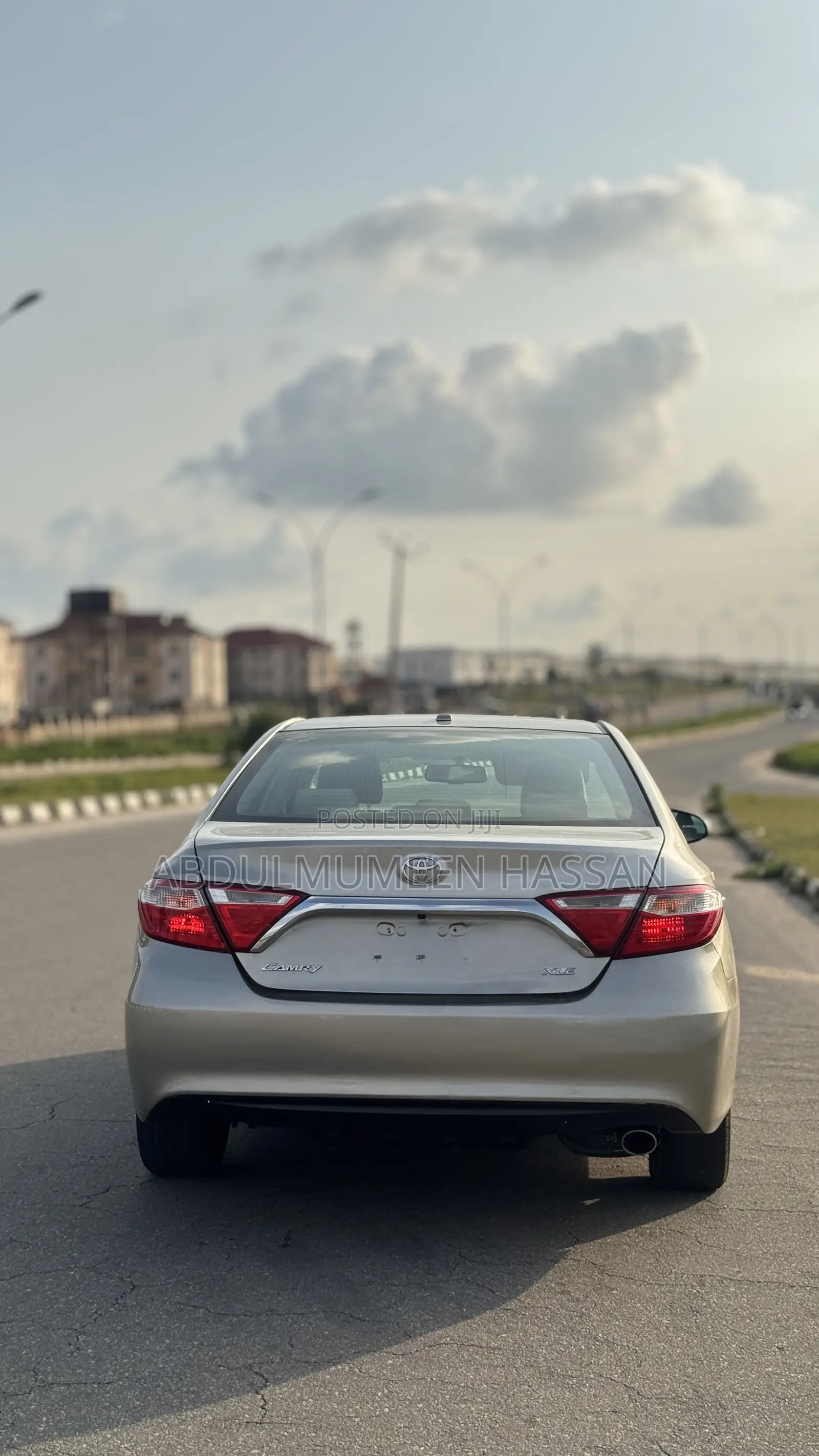 Toyota Camry XLE 4dr Sedan (2.5L 4cyl 6A) 2016 Gold