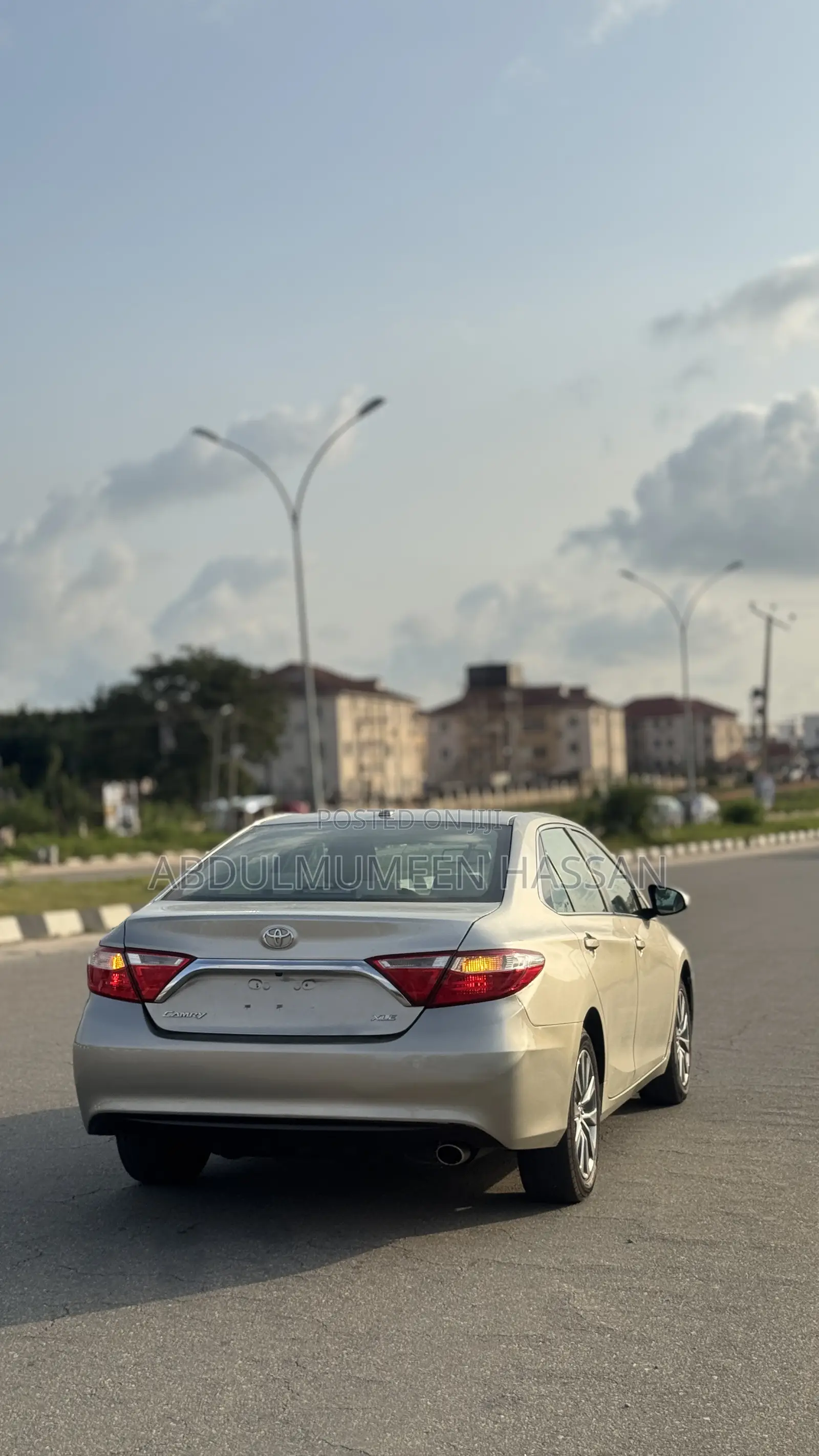 Toyota Camry XLE 4dr Sedan (2.5L 4cyl 6A) 2016 Gold