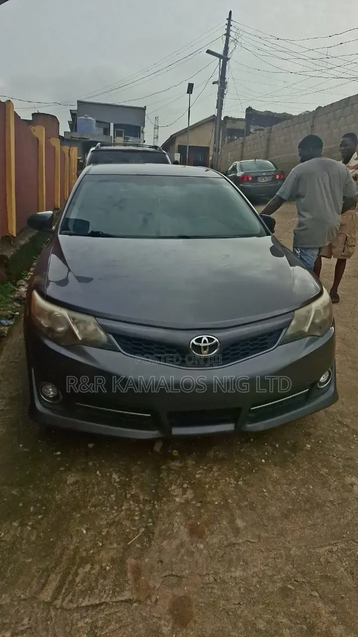 Toyota Camry SE Sport 4dr Sedan w/Prod. End 11/13 (2.5L 4cyl 6A) 2014