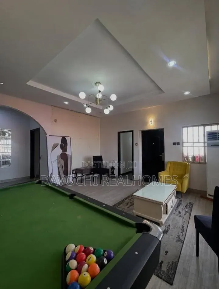 3bdrm Apartment in Lekki Phase 1 for rent