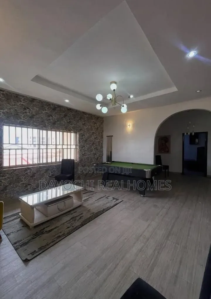3bdrm Apartment in Lekki Phase 1 for rent
