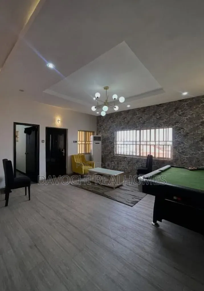 3bdrm Apartment in Lekki Phase 1 for rent