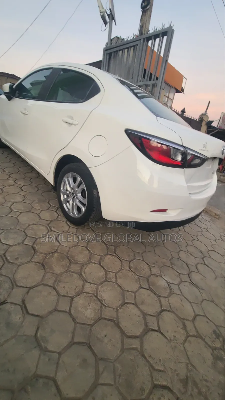 Toyota Yaris iA 1.5 FWD 2017 White