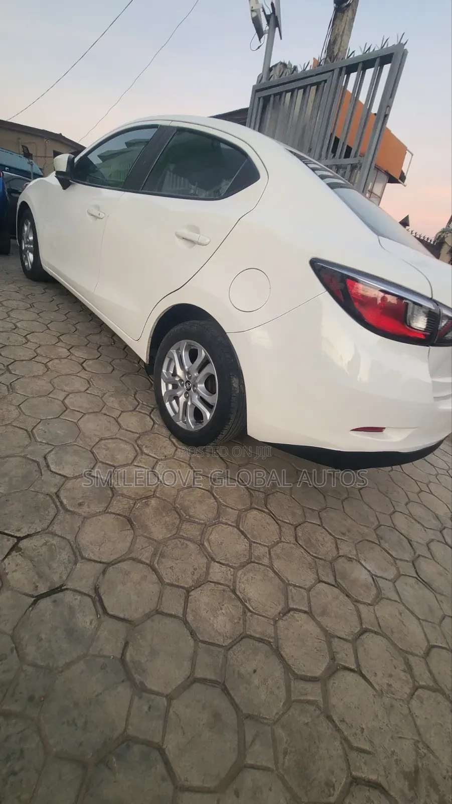 Toyota Yaris iA 1.5 FWD 2017 White