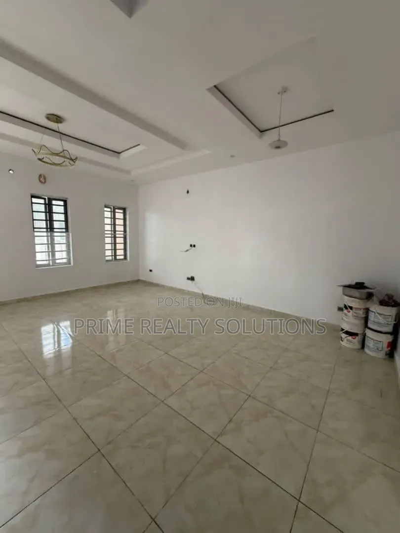 Mini Flat in Thomas Estate for rent