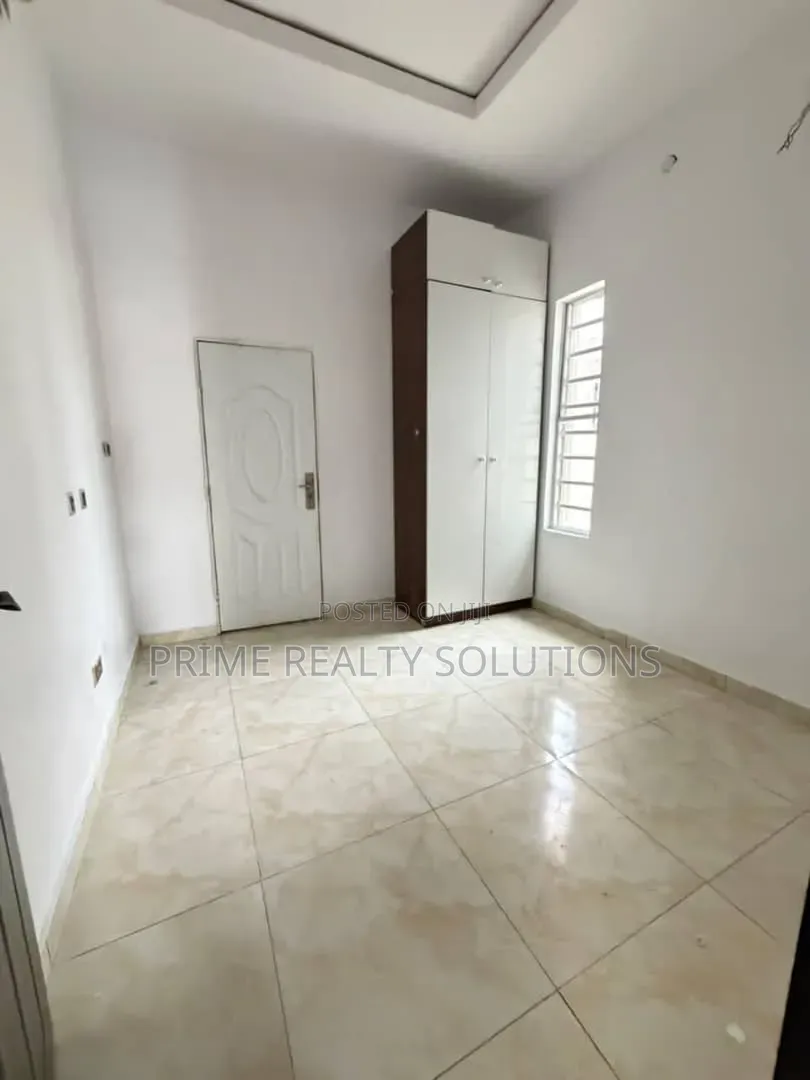 Mini Flat in Thomas Estate for rent