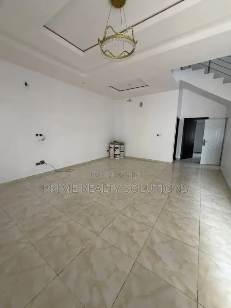 Mini Flat in Thomas Estate for rent