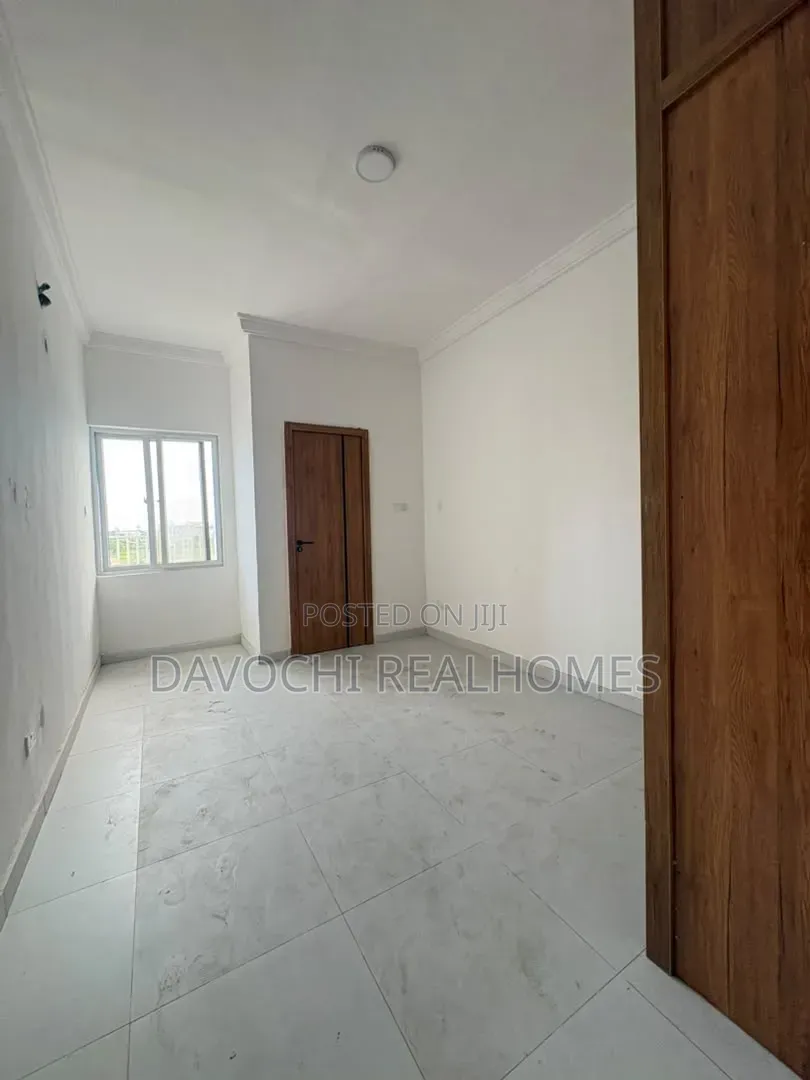 3bdrm Apartment in Lekki Phase 1 for rent