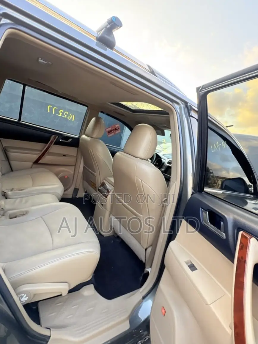 Toyota Highlander 2012 Gray