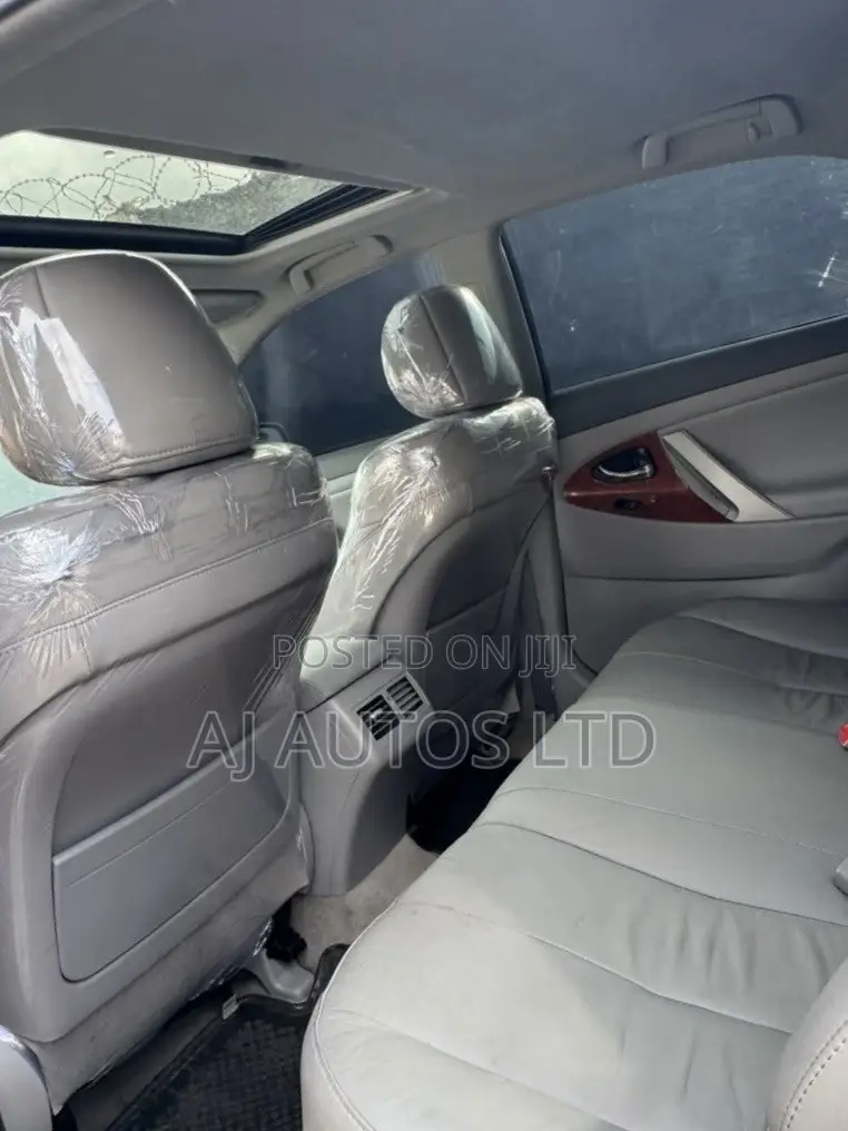 Toyota Camry XLE 4dr Sedan (2.5L 4cyl 6AM) 2010 Silver