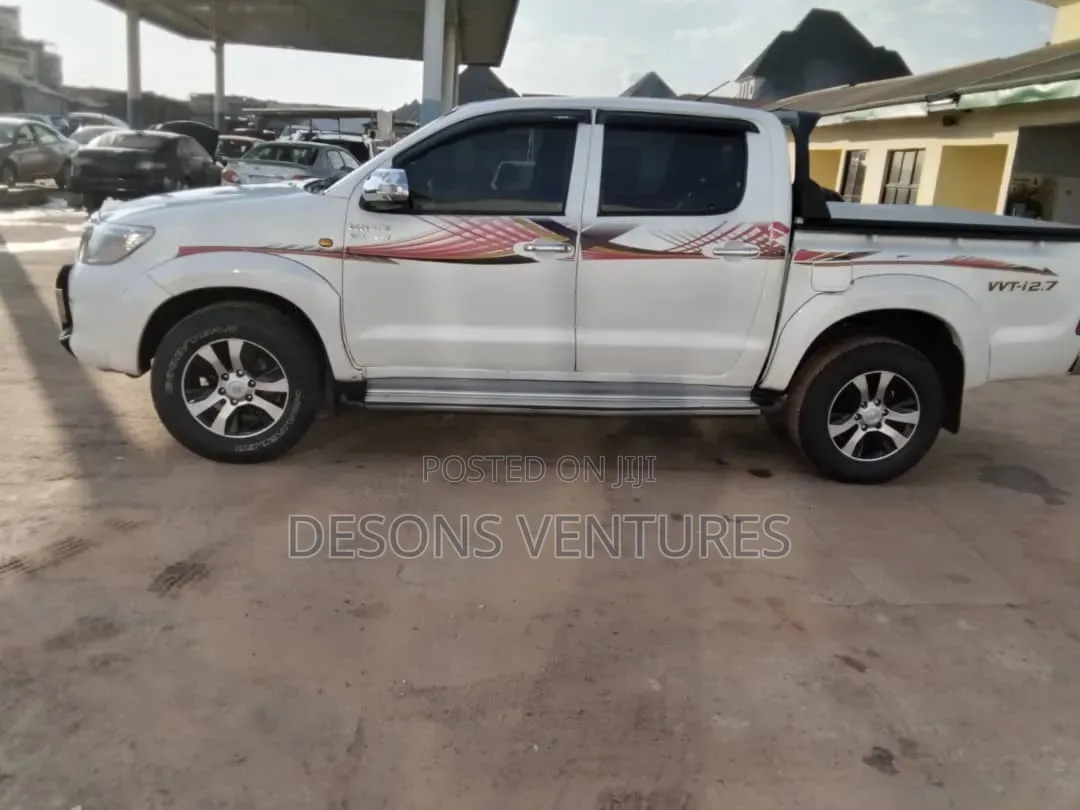 Toyota Hilux 2014 White