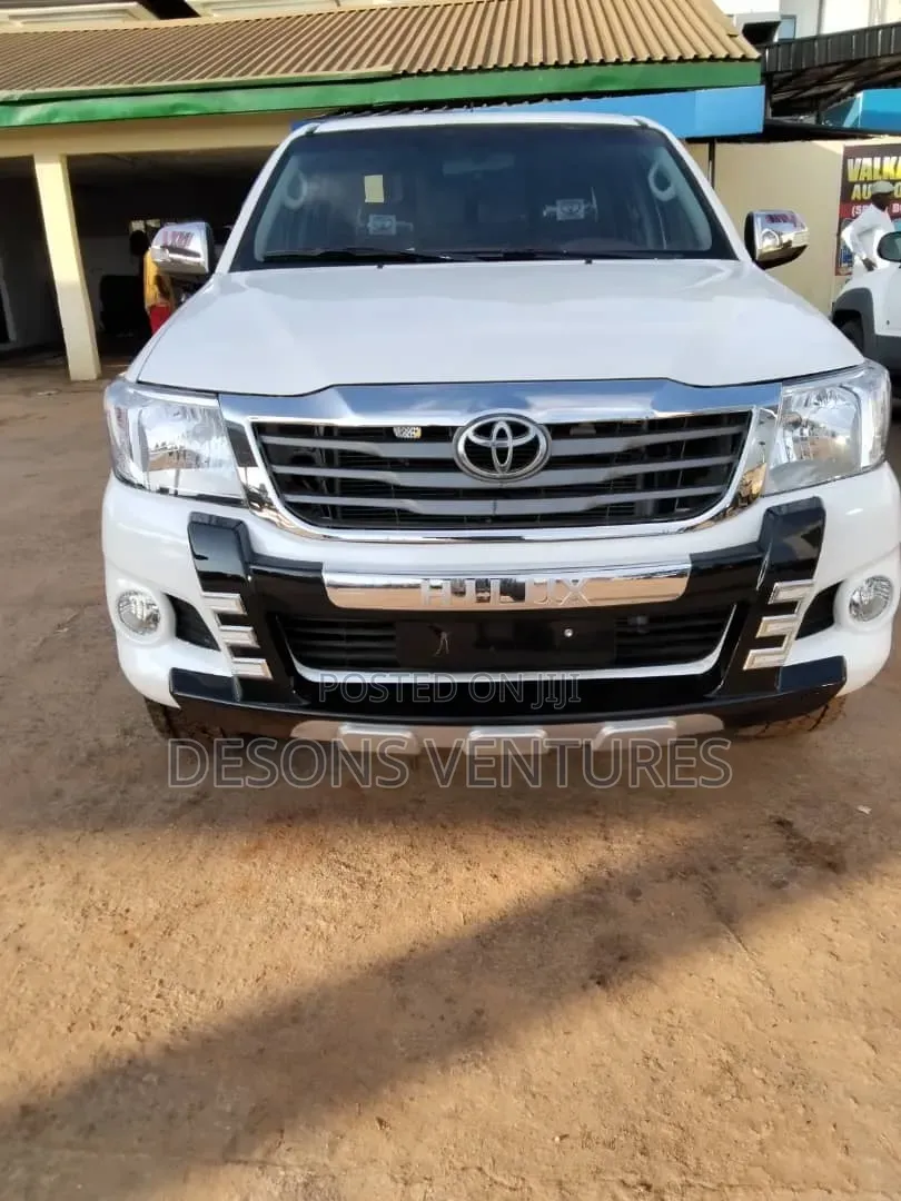 Toyota Hilux 2014 White