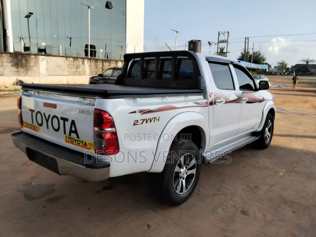 Toyota Hilux 2014 White