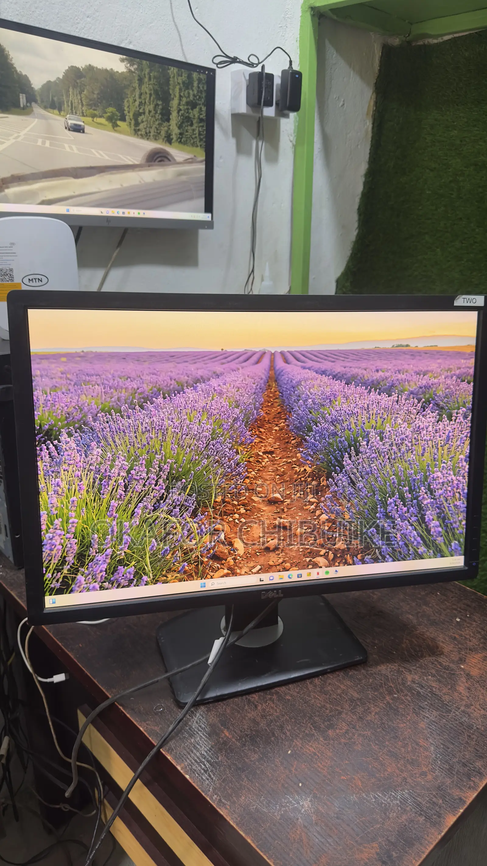 The Dell U2412Mb 24 Inch’s Frame Monitor