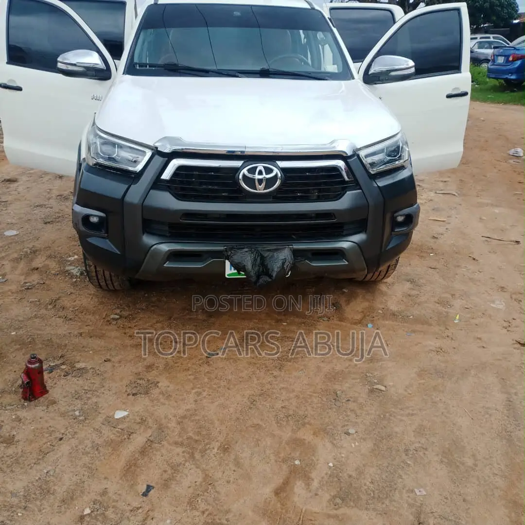 Toyota Hilux 2010 White