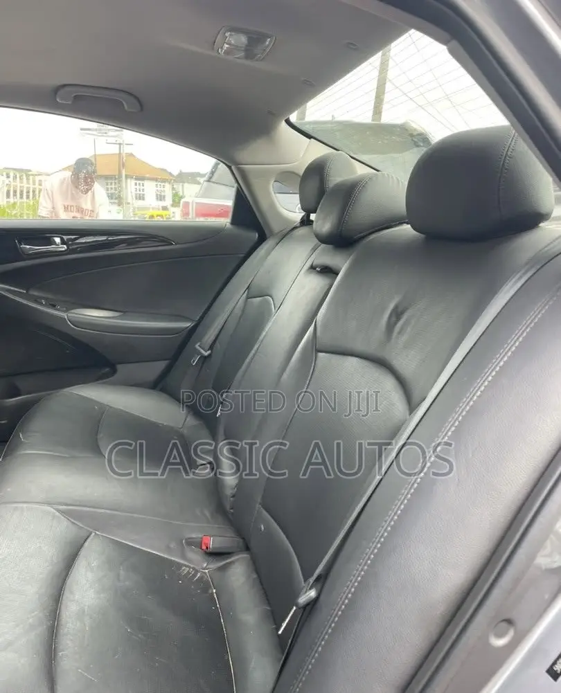 Hyundai Sonata SE 2.0T Sedan FWD (2.0L 4cyl 6A) 2011 Gray