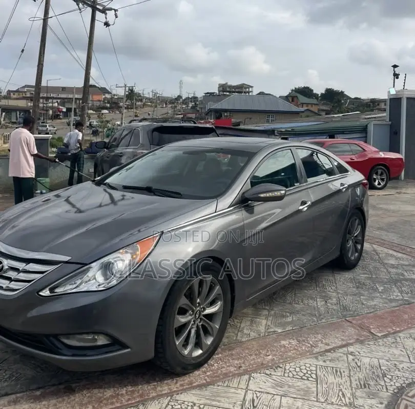 Hyundai Sonata SE 2.0T Sedan FWD (2.0L 4cyl 6A) 2011 Gray