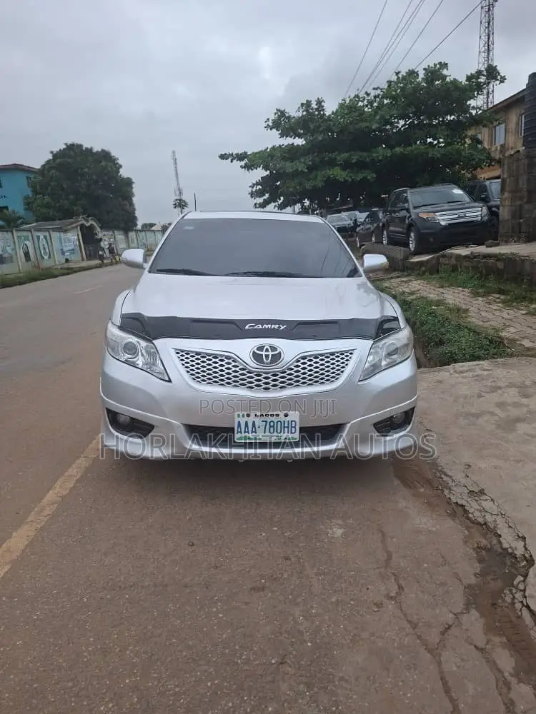 Toyota Camry SE 4dr Sedan (2.5L 4cyl 6A) 2011 Silver