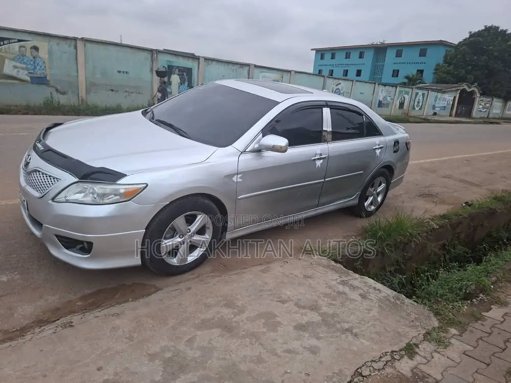 Toyota Camry SE 4dr Sedan (2.5L 4cyl 6A) 2011 Silver