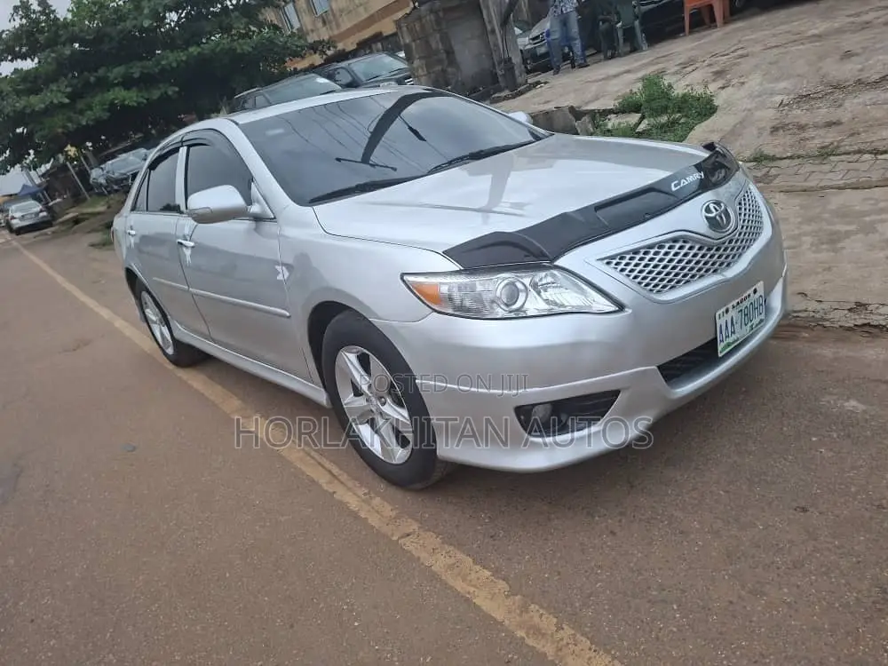 Toyota Camry SE 4dr Sedan (2.5L 4cyl 6A) 2011 Silver