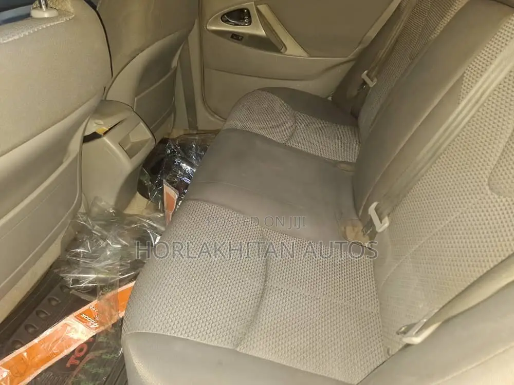 Toyota Camry SE 4dr Sedan (2.5L 4cyl 6A) 2011 Silver