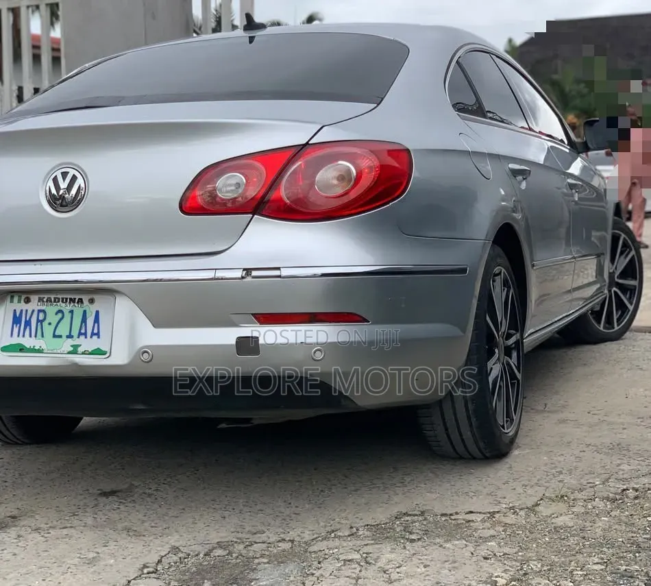 Volkswagen Passat 2009 Silver