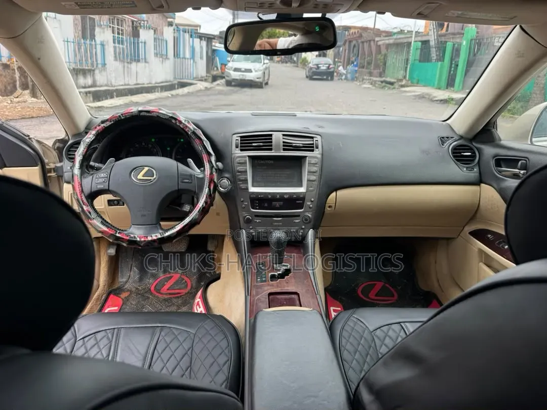 Lexus IS 2009 Gold