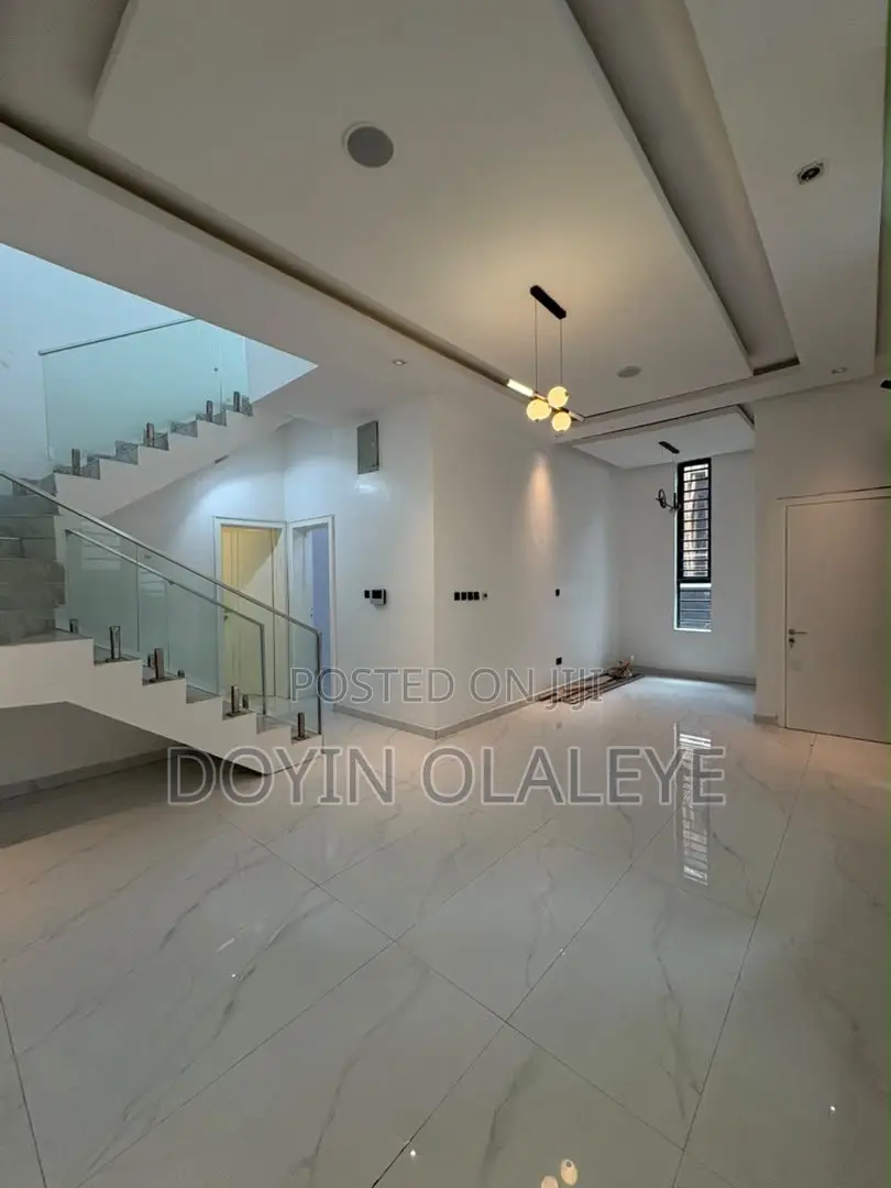 4bdrm Duplex in Chevron for sale