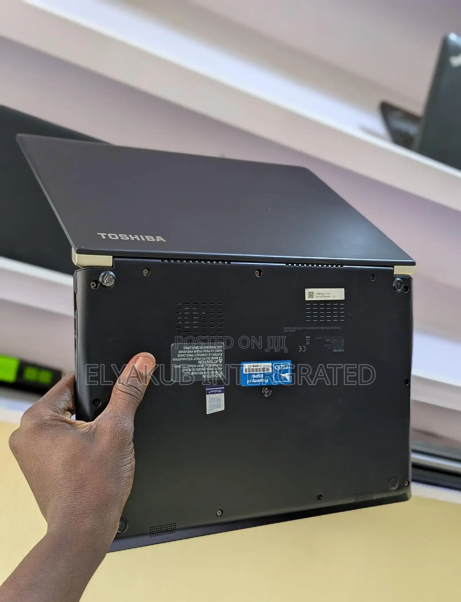 New Laptop Toshiba 8GB Intel Core i5 SSD 256GB
