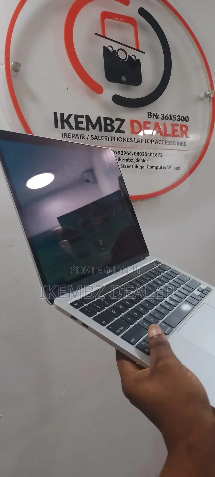 Laptop Apple MacBook Pro 2022 M2 8GB Apple M2 SSD 512GB