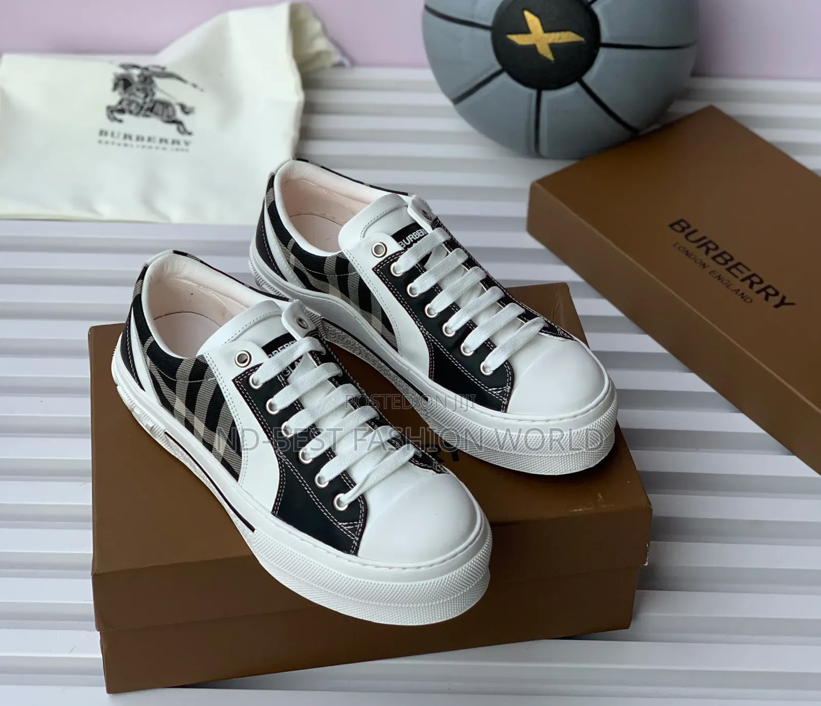 Burbery Quality Sneakers