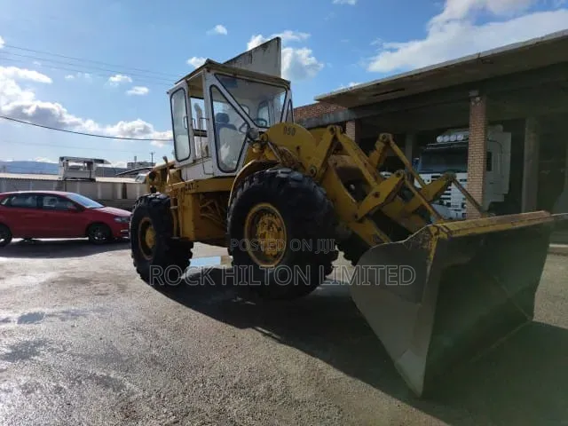 Call/WhatsApp to Rent Payloader