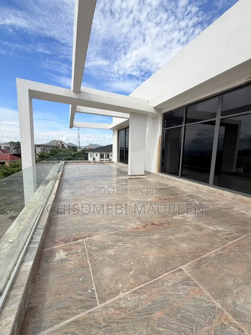 8bdrm Mansion in Asokoro for sale