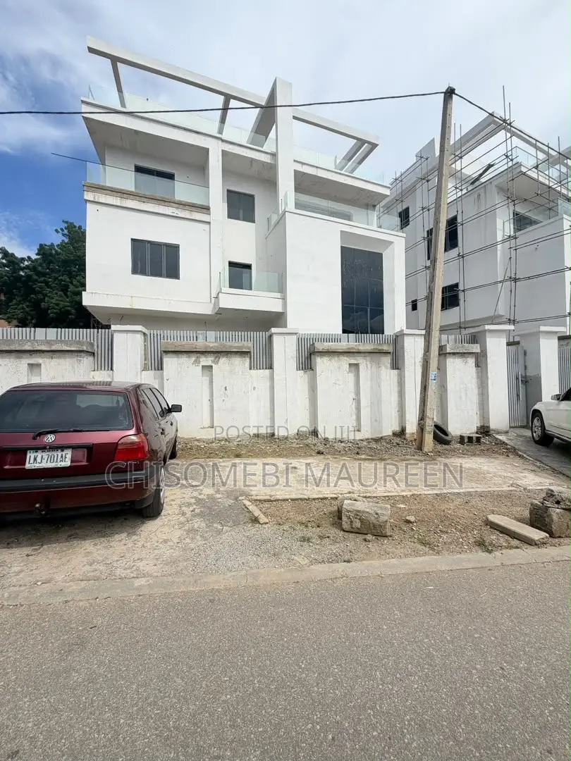 8bdrm Mansion in Asokoro for sale