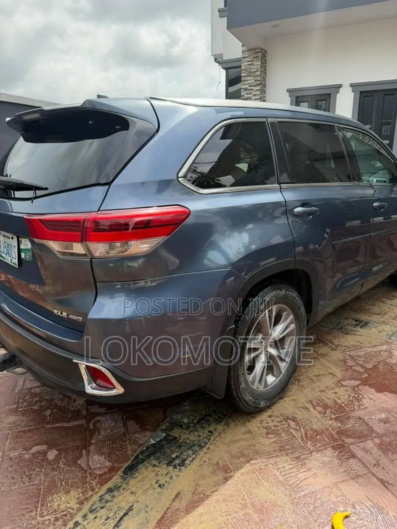 Toyota Highlander XLE 4dr SUV AWD (3.5L 6cyl 6A) 2015 Blue