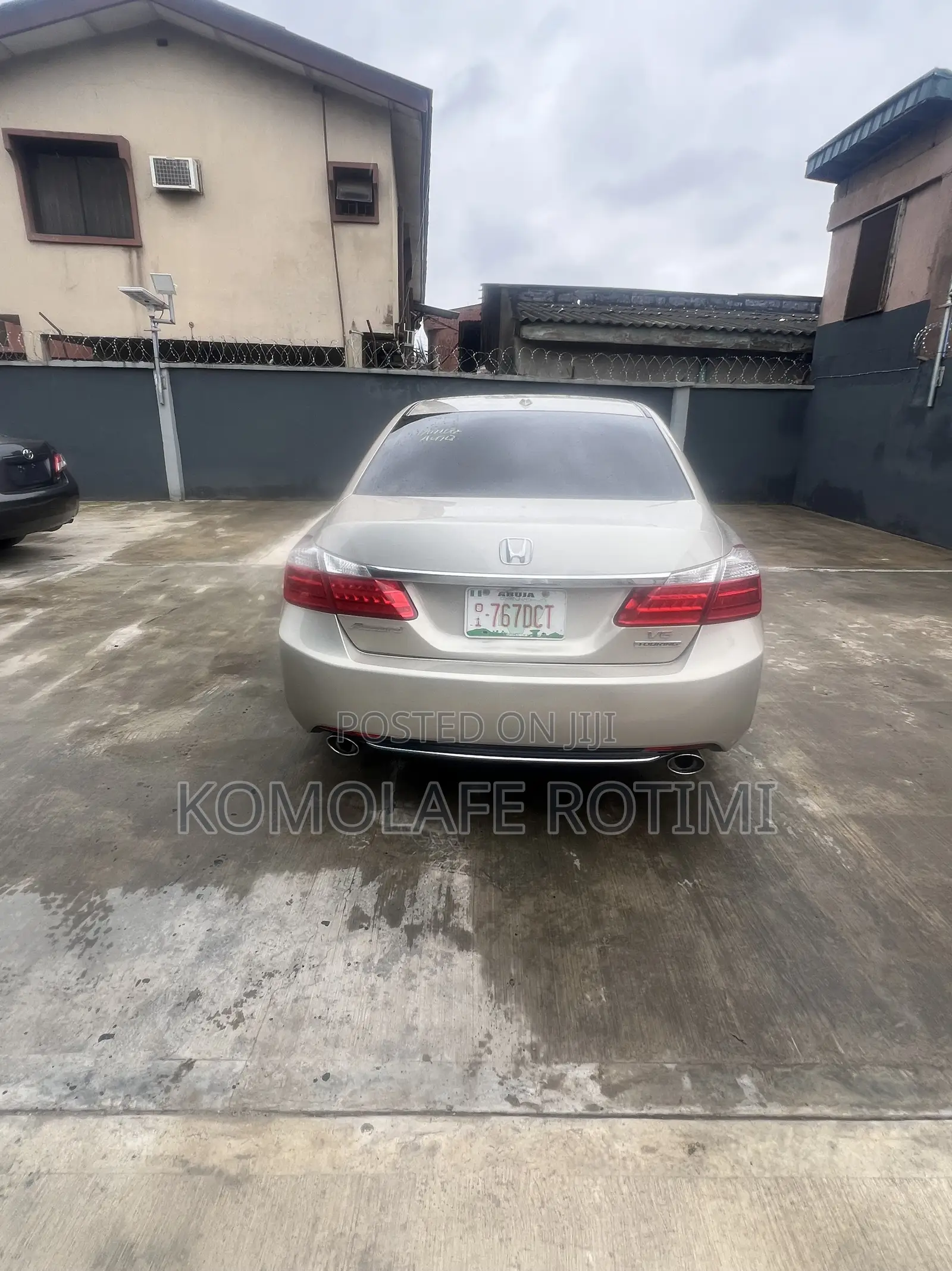 Honda Accord Touring 4dr Sedan FWD (3.5L 6cyl 6A) 2013 Gold