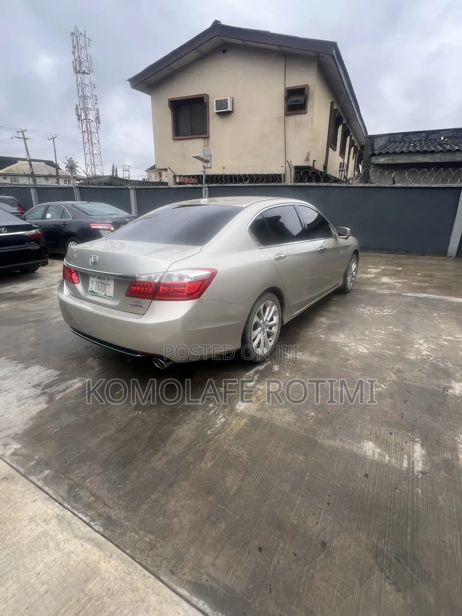Honda Accord Touring 4dr Sedan FWD (3.5L 6cyl 6A) 2013 Gold