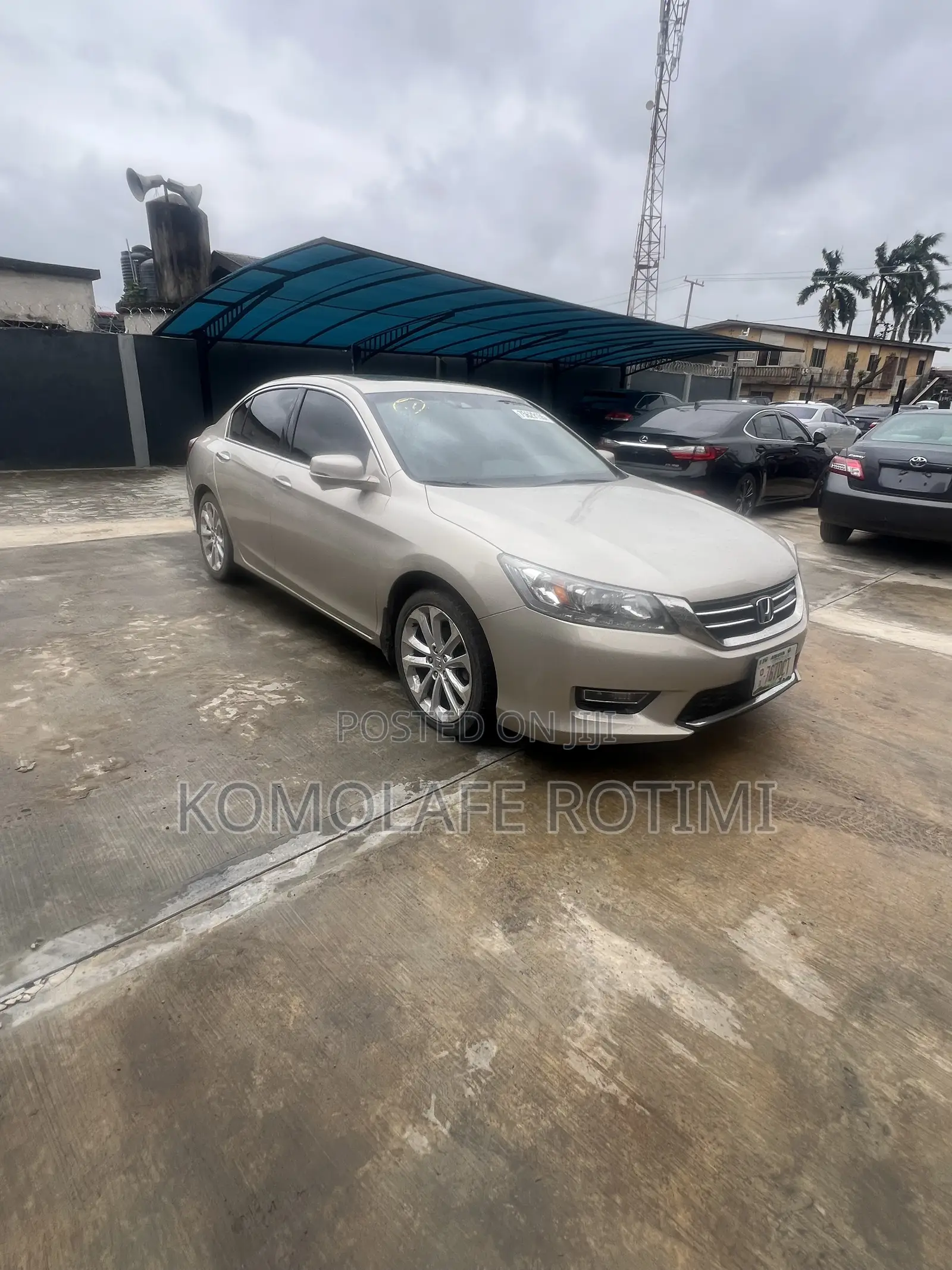 Honda Accord Touring 4dr Sedan FWD (3.5L 6cyl 6A) 2013 Gold