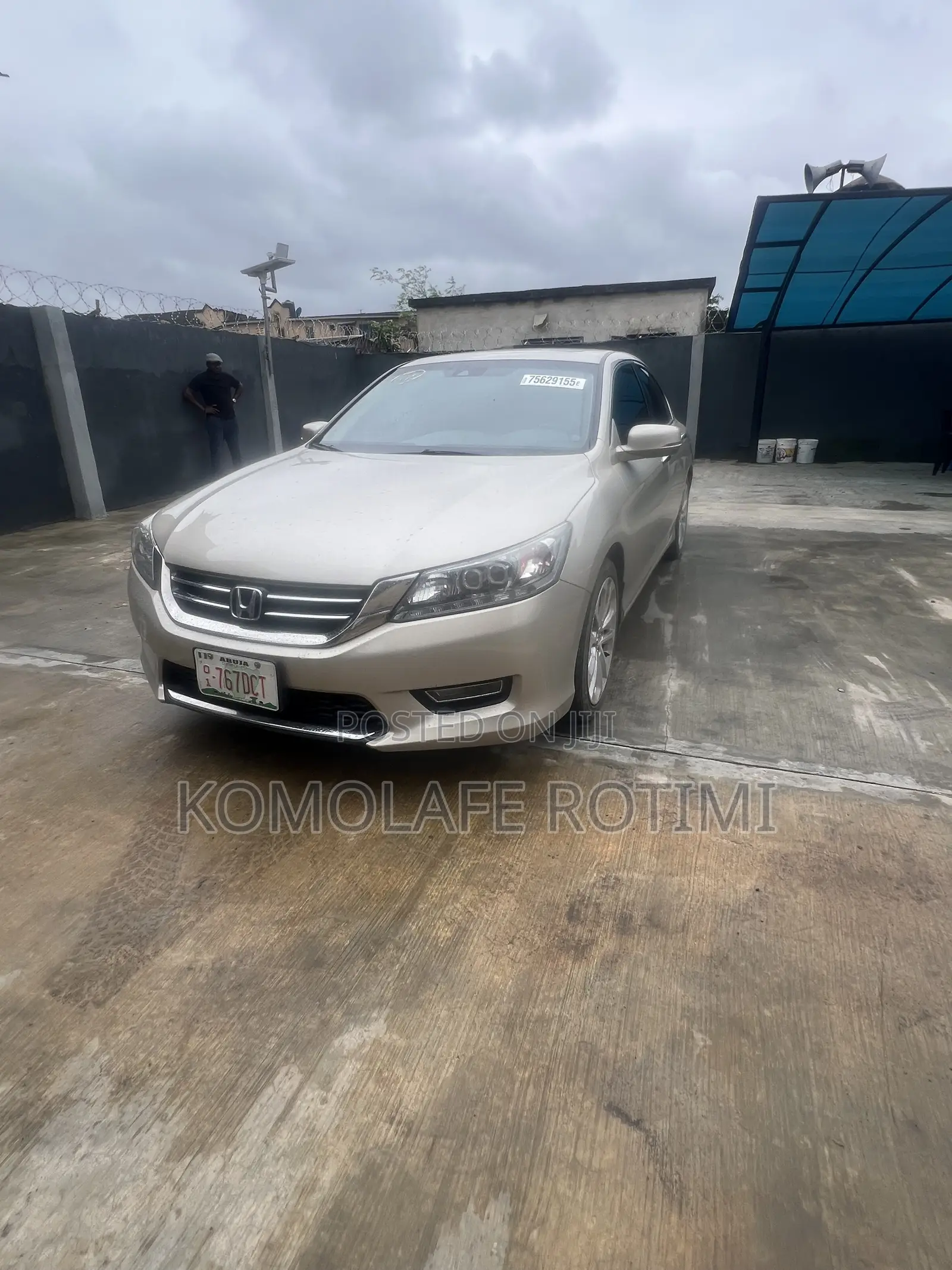 Honda Accord Touring 4dr Sedan FWD (3.5L 6cyl 6A) 2013 Gold
