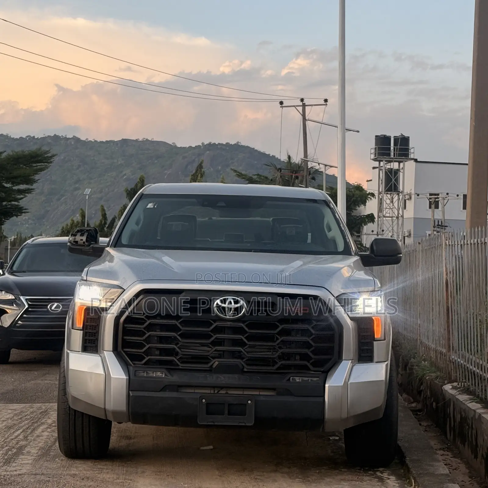 Toyota Tundra SR5 2022 Silver