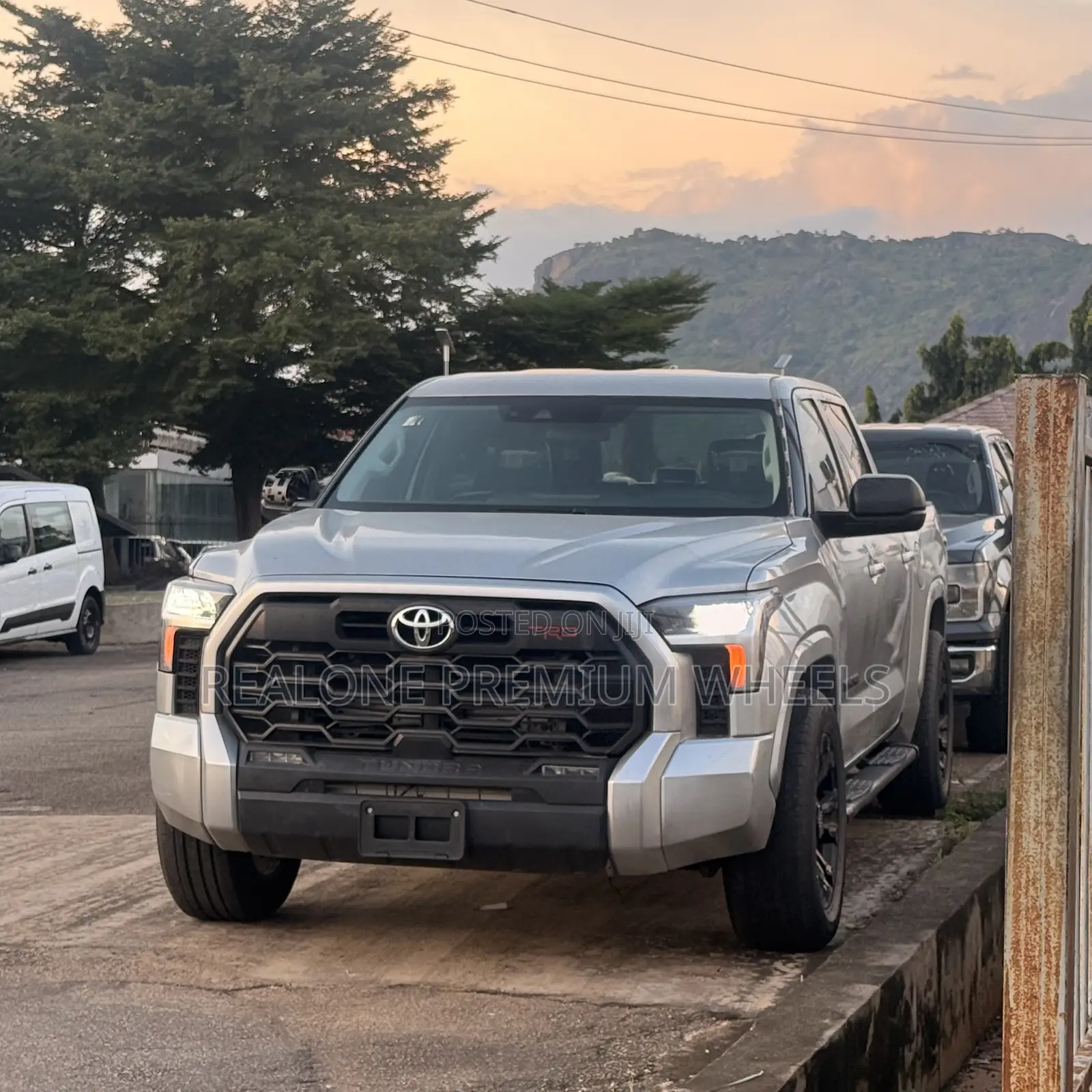 Toyota Tundra SR5 2022 Silver