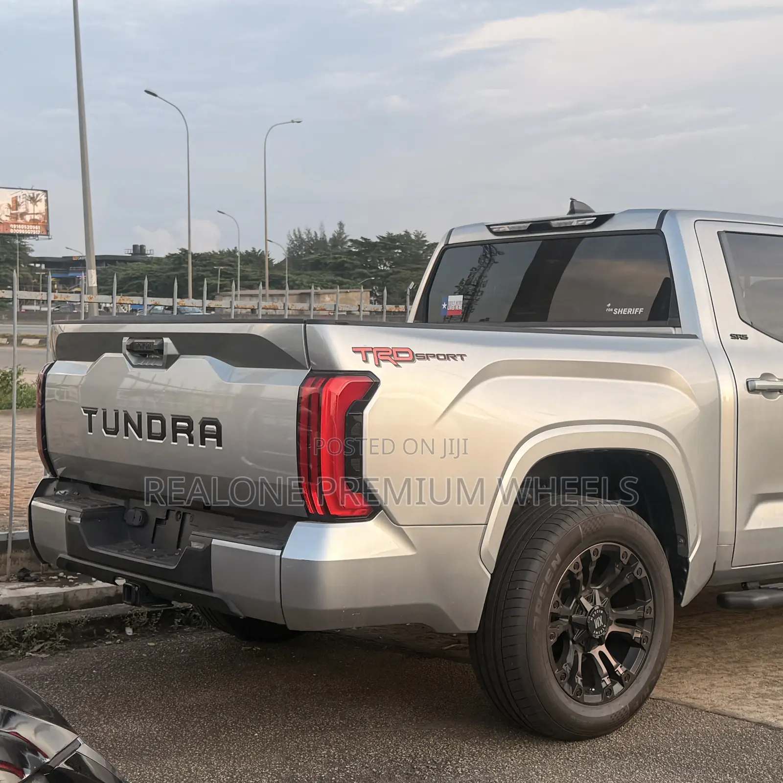 Toyota Tundra SR5 2022 Silver