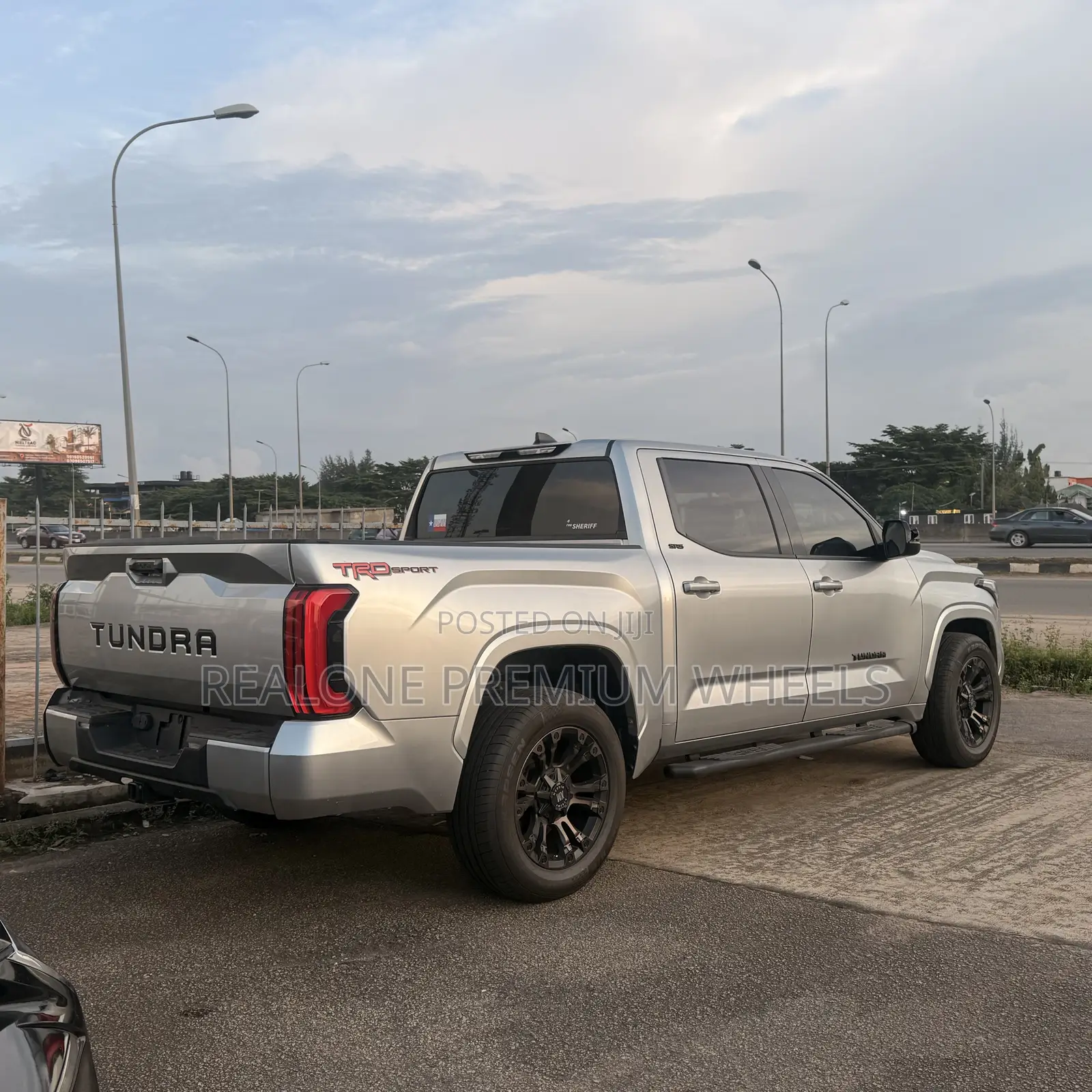 Toyota Tundra SR5 2022 Silver