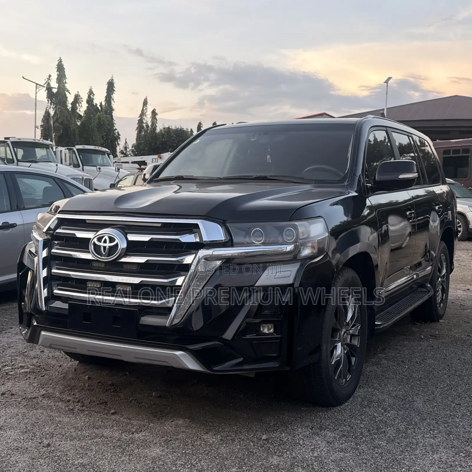 Toyota Land Cruiser 5.7 V8 2014 Black